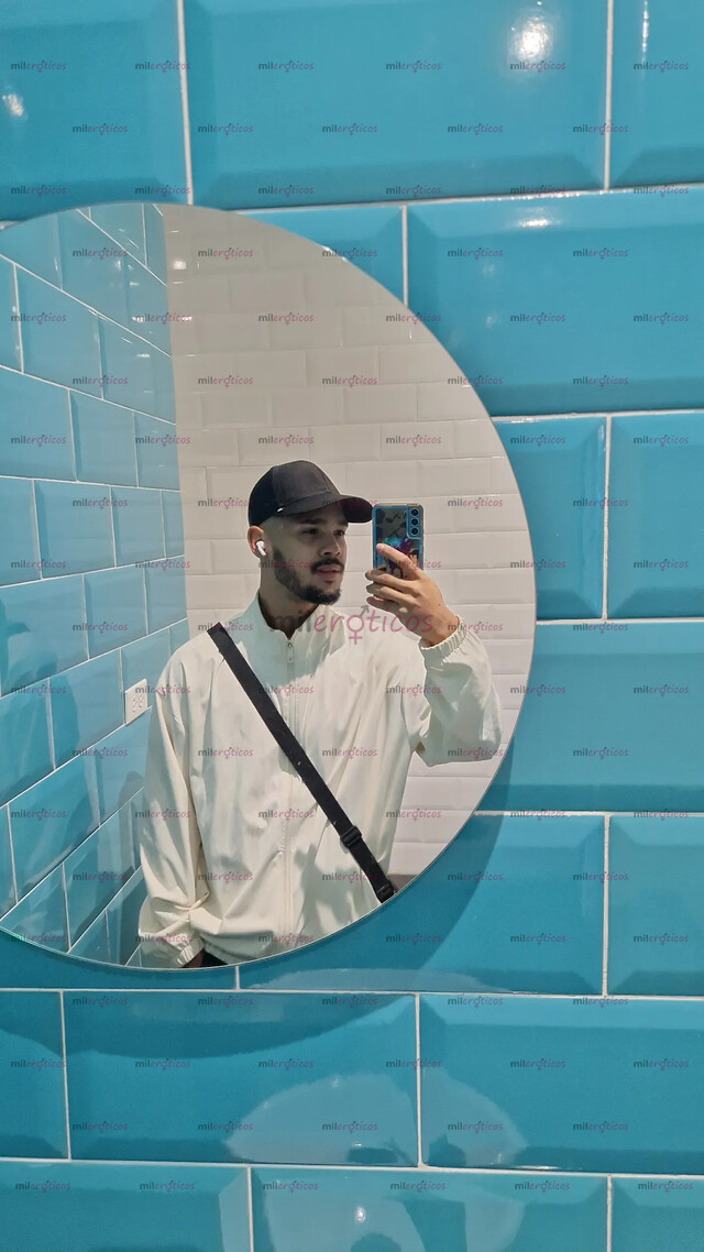 FOTOS DE HOMBRE DE COMPAÑIA Y O GIGOLO SOLO CON MUJERES