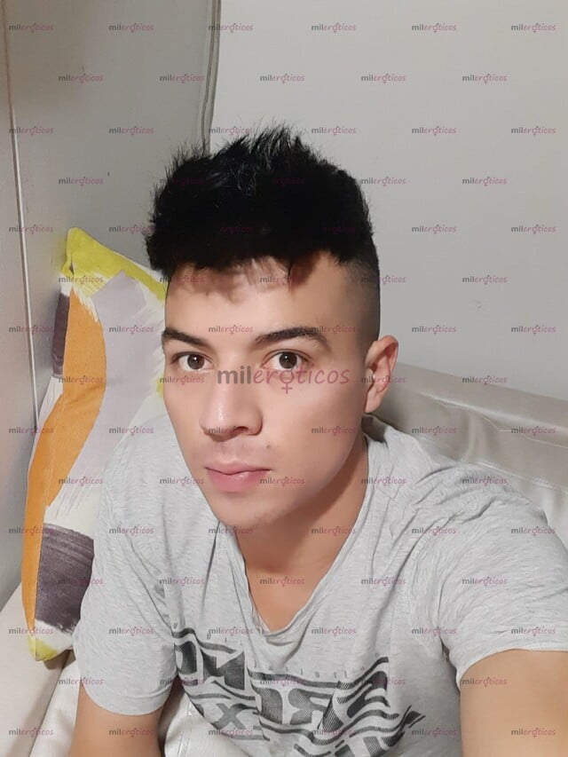 FOTOS DE UNIVERSITARIO SERIO PAS CON GANAS DE COMPLACERTE 3227053764
