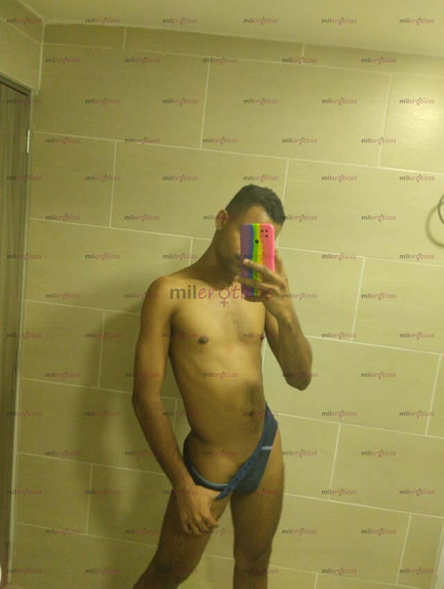 FOTOS DE CHICO VERSÁTIL MORENO MORBOSO COMPLACIENTE