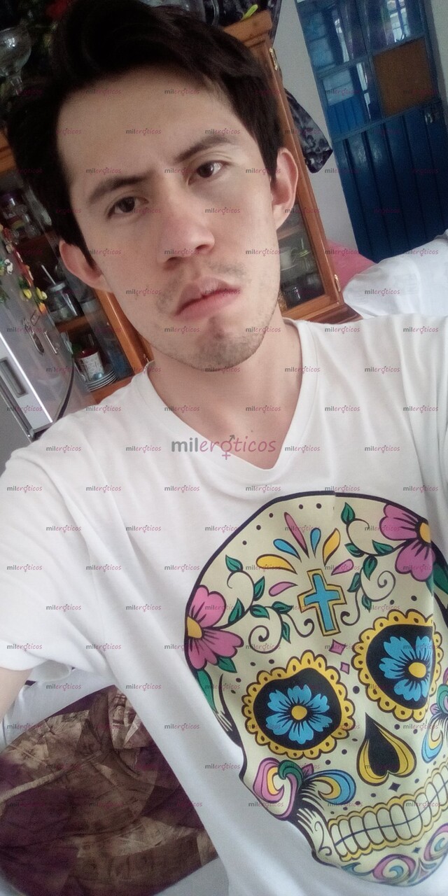 FOTOS DE VERSÁTIL VICIOSO CON GANAS DE HACERTE DISFRUTAR EN LA CAMA.