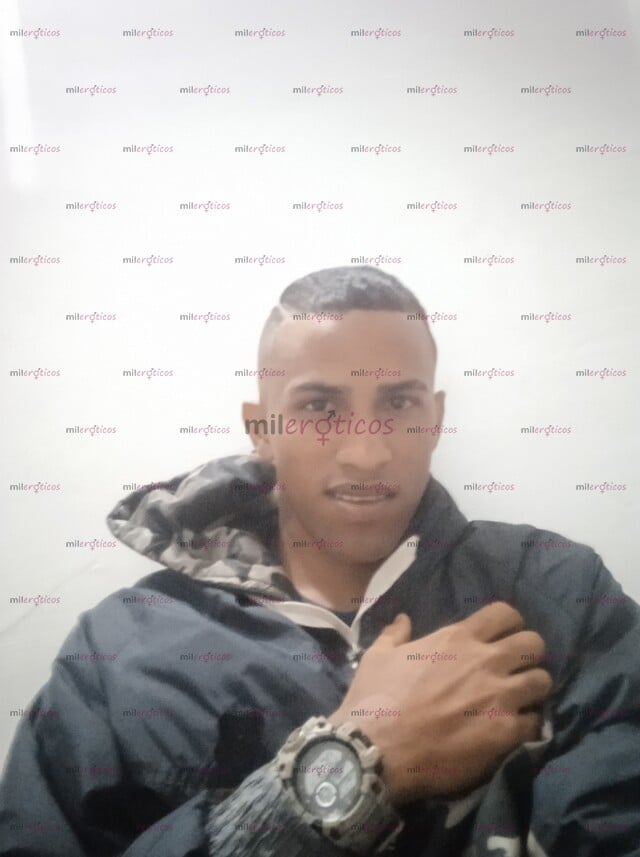 FOTOS DE SOY UN CHICO FLACO DE ALTA ESTATURA CON PENE GRANDE PARA COMPLACER BIEN RIKO