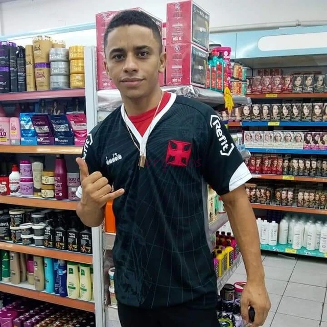 Me chamo elvis um rapaz timido e amigo meu programa e 200 a hora mas podemos negociar entre em contato comigo no meu zap 982285523 nao tenho local fis...