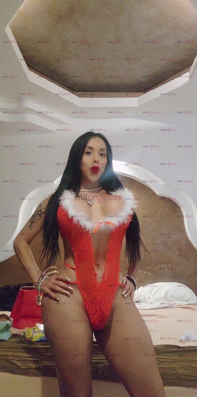 FOTOS DE PAMELA CON INSTALACIONES INTERACTIVA FIESTAS TRIOS FETICHES