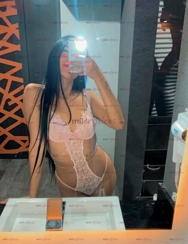 FOTOS DE SOY ITALIA, EMPINAME Y DELÉITATE CON MIS RICAS POMPITAS LAS MUEVO DELICIOSO