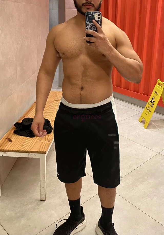 Meu nome e adan tenho 26 anos sou paraense tenho 1 70 de altura e 74 kg sou moreno sou versatil com 18 cm de pau corpo atletico meu maior hobbies e fa...