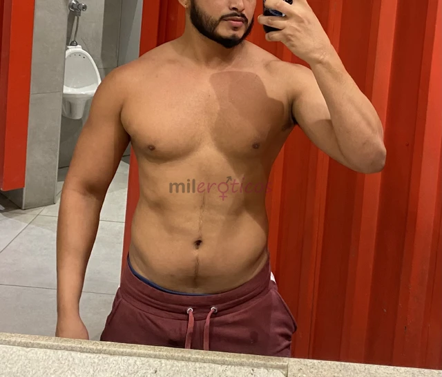 Meu nome e adan tenho 26 anos sou paraense tenho 1 70 de altura e 74 kg sou moreno sou versatil com 18 cm de pau corpo atletico meu maior hobbies e fa...