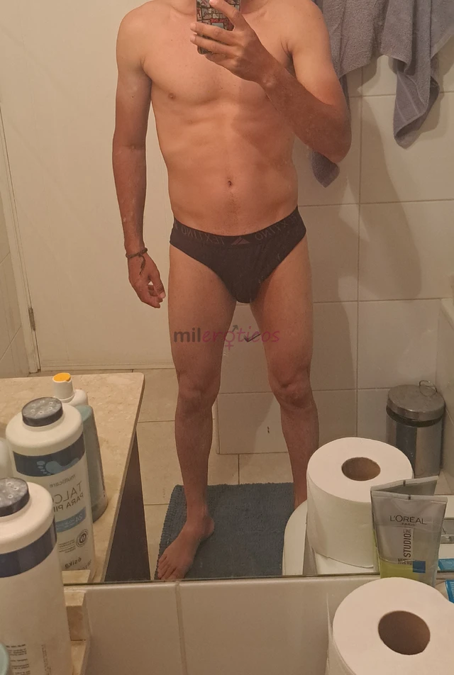 Tengo 33 anos cumplo todas tus fantasias llego hasta donde estes soy complaciente discreto si tu quieres buena persona responsable confiable bueno en...