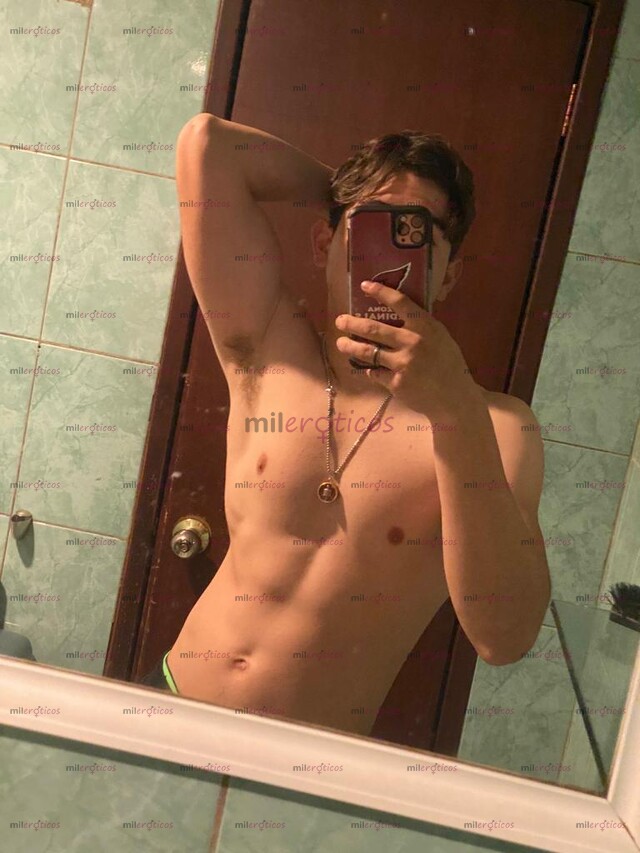 FOTOS DE JOVEN DE 20 AÑOS BUEN FISICO Y BUEN PENE