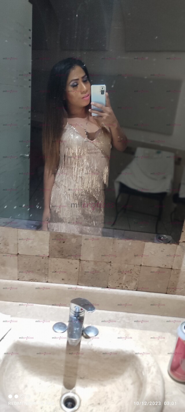 FOTOS DE KORY DISPUESTA Y COMPLACIENTE CON UN CARAMELO DE 19 CM