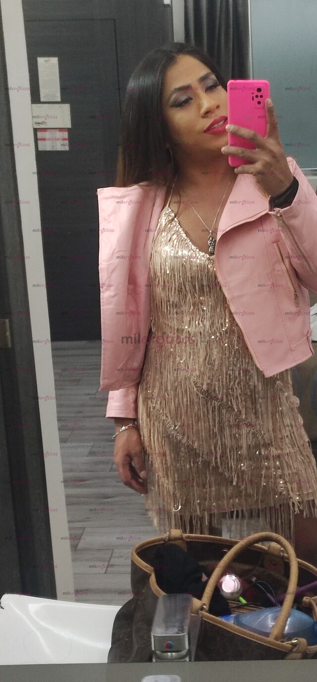 FOTOS DE KORY DISPUESTA Y COMPLACIENTE CON UN CARAMELO DE 19 CM