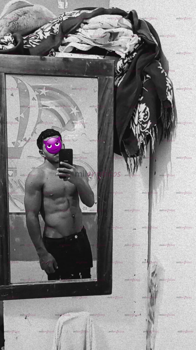 FOTOS DE MORENO CON CUERPO ATLÉTICO Y BUENA VERGA