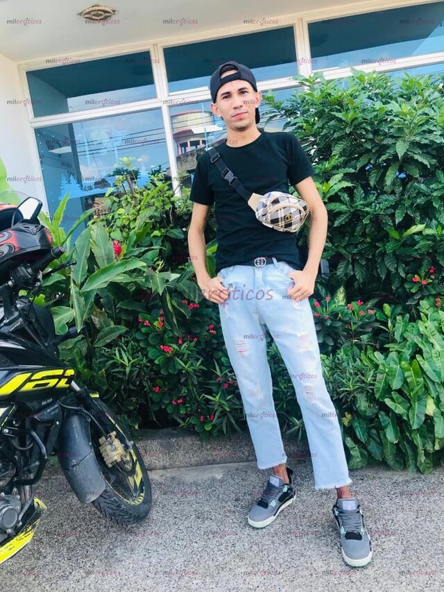 FOTOS DE HOLA SOY NUEVO EN LA CIUDAD CON 22 CM SOY VENEZOLANO CALIENTE Y LECHERO
