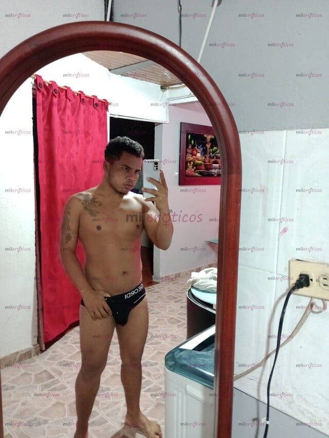 FOTOS DE MORENO PINTA VENEZOLANO 1,68 CM DE ESTATURA VERGON