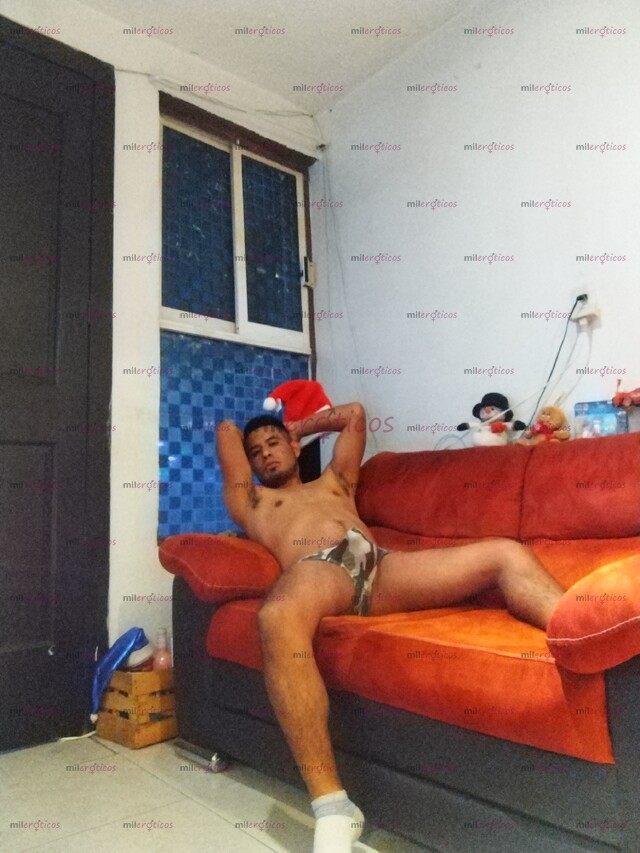 FOTOS DE MACHO CALIENTE HETEROSEXUAL CON GUSTO DE CULOS TRAGONES DE PUTOS SUMISOS. AGUANT