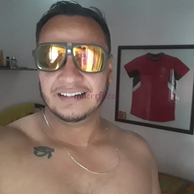Hola chicas mi nombre es david colombiano nuevo en esto ven a disfrutar de un rico delicioso todo con aseo hago salidas la media hora vale 30 la hora...