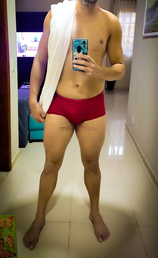 Massagista de diversas tipos de massagens nuru relaxante desportiva tantricavou ao seu local tenho disponibilidade para viagens atendo homens mulheres...