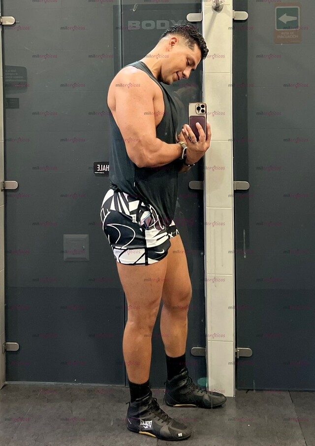 FOTOS DE MODELO CON SPA PERSONAL COMPLETAMENTE PRIVADO