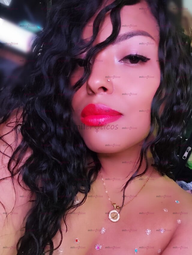 FOTOS DE HERMOSA MORENA, DISFRUTEMOS JUNTOS DE UNA RICA VIDEOLLAMADA.