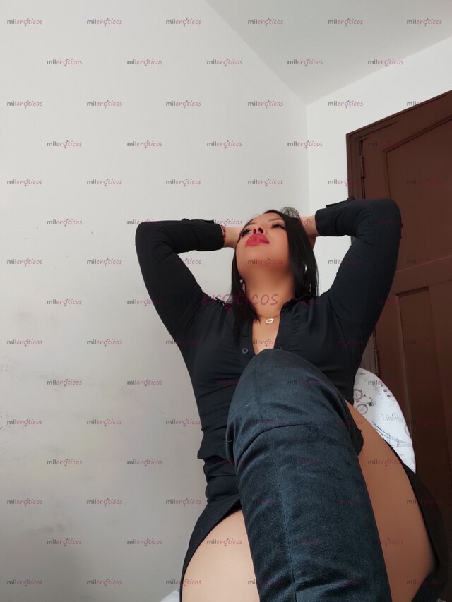 FOTOS DE HERMOSA MORENA, DISFRUTEMOS JUNTOS DE UNA RICA VIDEOLLAMADA.