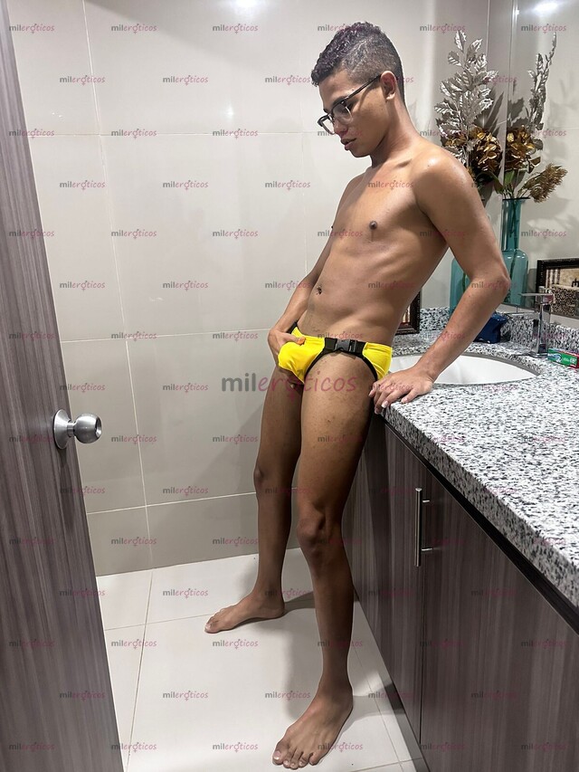 FOTOS DE PLACER VIRTUAL CON JOVEN DOTADO Y MUY TRAVIESO