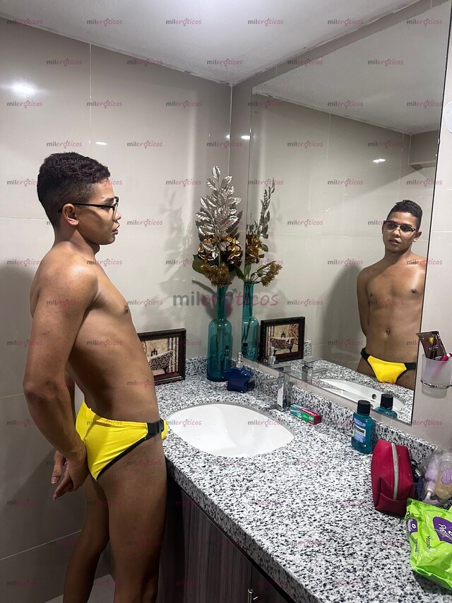 FOTOS DE PLACER VIRTUAL CON JOVEN DOTADO Y MUY TRAVIESO