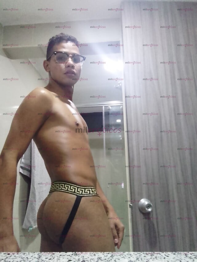 FOTOS DE PLACER VIRTUAL CON JOVEN DOTADO Y MUY TRAVIESO