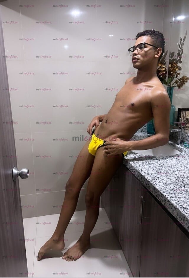 FOTOS DE PLACER VIRTUAL CON JOVEN DOTADO Y MUY TRAVIESO