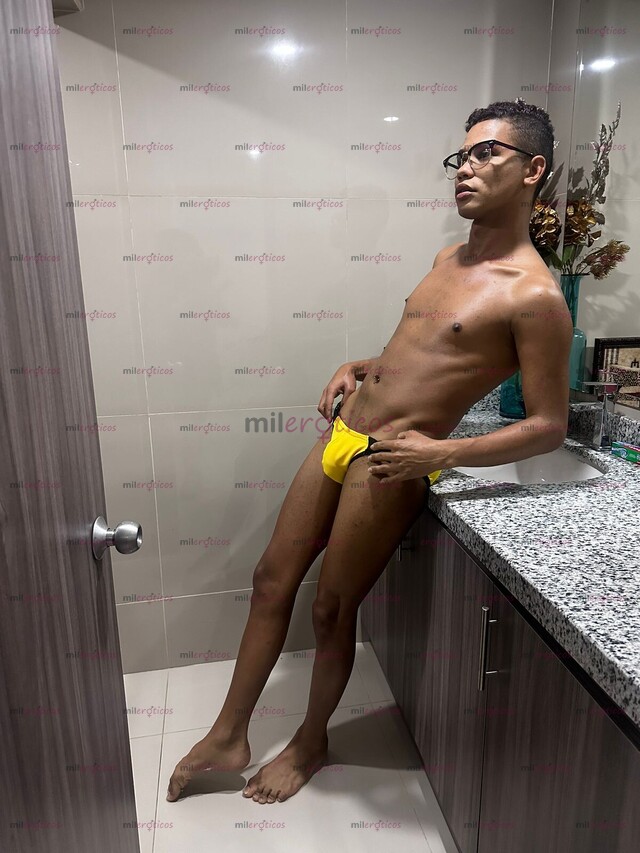 FOTOS DE POR POCOS DIAS EN LA CIUDAD JOVENCITO DOTADO CON GANAS DE TI