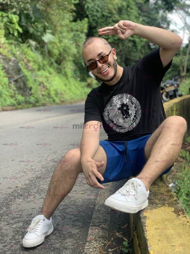 FOTOS DE ALEXIS CHICO VERSATIL VELLUDO A TU DISPOSICION