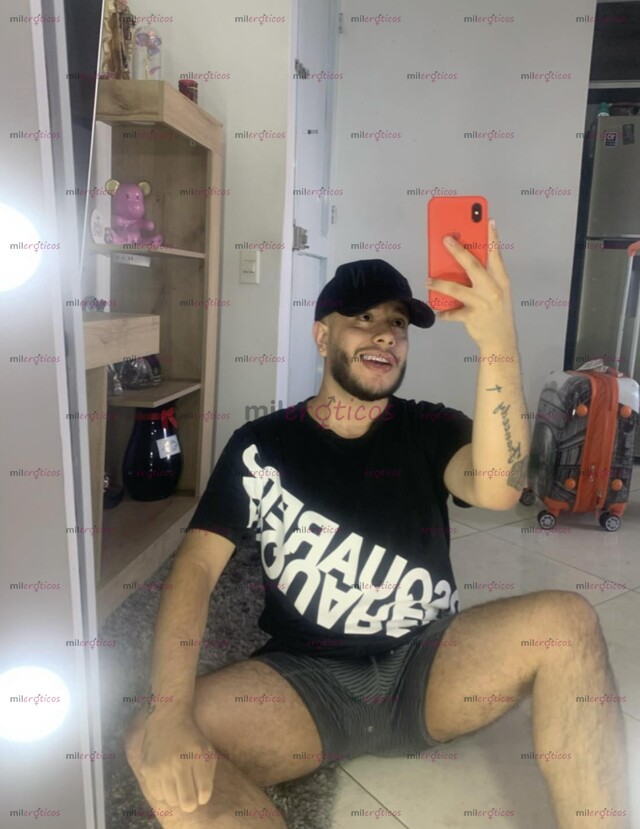 FOTOS DE ALEXIS CHICO VERSATIL VELLUDO A TU DISPOSICION