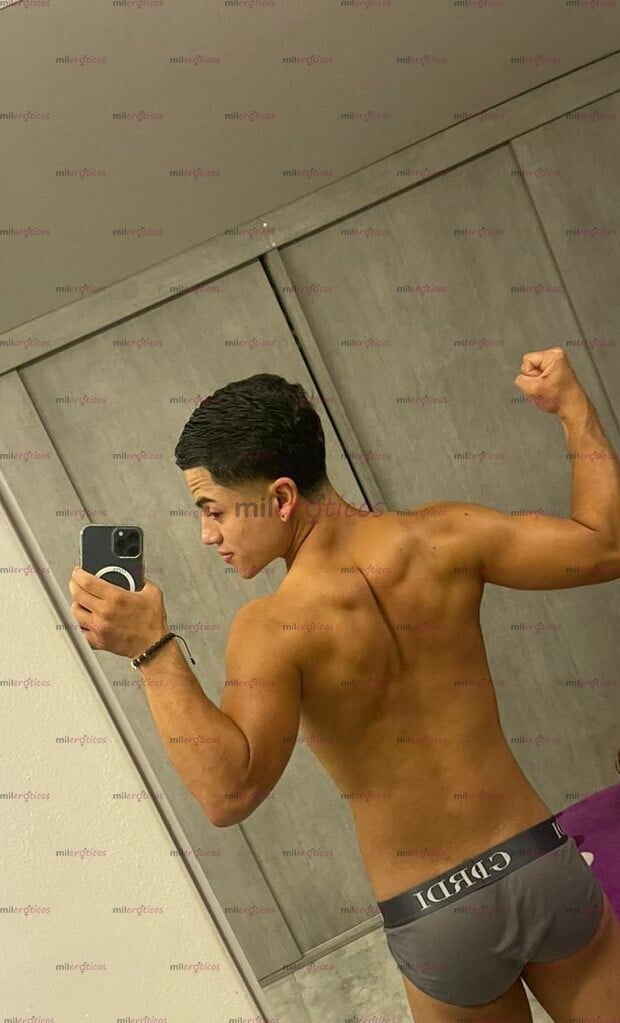 FOTOS DE HOLA MUCHO GUSTO SOY SEBASTIÁN SOY DE COLOMBIA DISPUESTO A PASARLA RICO CONTIGO