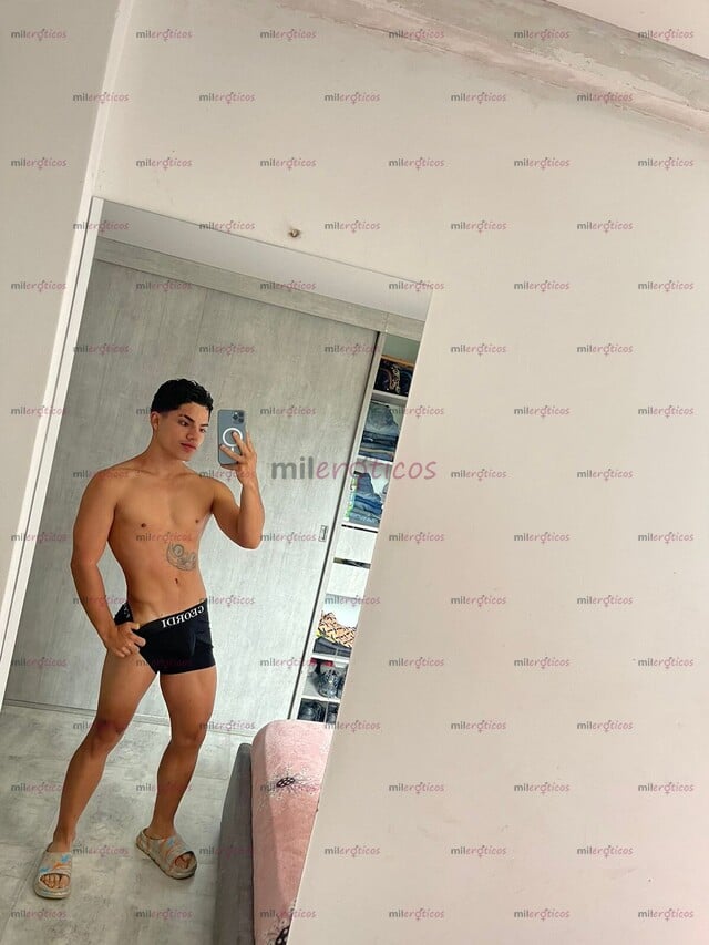 FOTOS DE HOLA MUCHO GUSTO SOY SEBASTIÁN SOY DE COLOMBIA DISPUESTO A PASARLA RICO CONTIGO