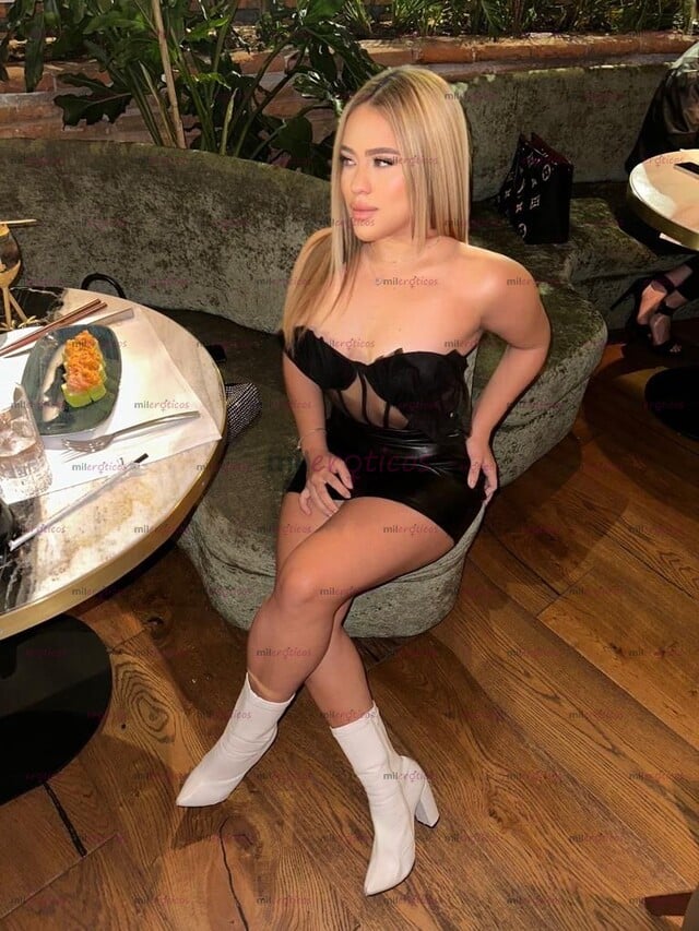 FOTOS DE UNA RUBIA CACHONDA Y MUY COGELONA YO VOY A TU SITIO Y DISFRUTAME