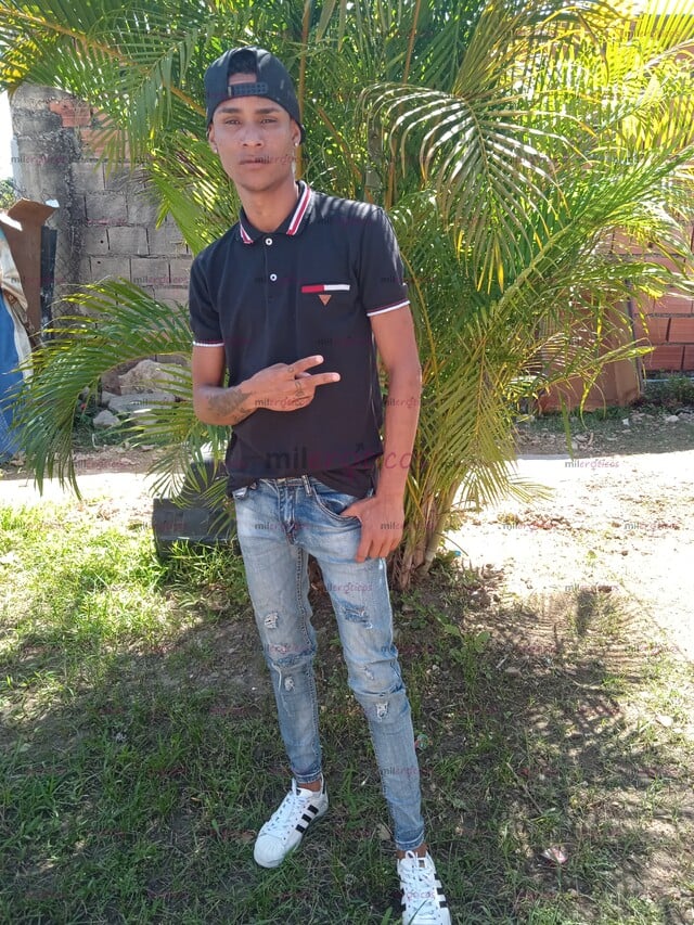 FOTOS DE JOVEN LECHERO VENEZOLANO Y CON BUENA VERGA DISPONIBLES