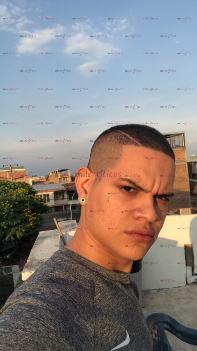 FOTOS DE SOY UN CHICO DE MENTE ABIERTA , DISPONIBLE LAS 24 HORAS 7 CONTÁCTAME