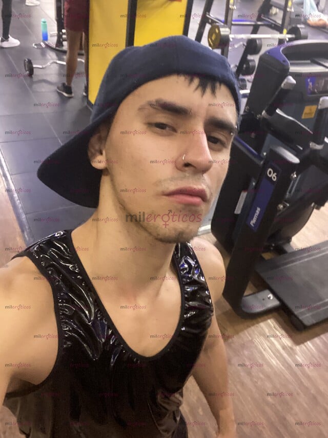 FOTOS DE JOVEN CALIENTE Y DOMINANTE MUY CALIENTE QUIERE SER TUYO