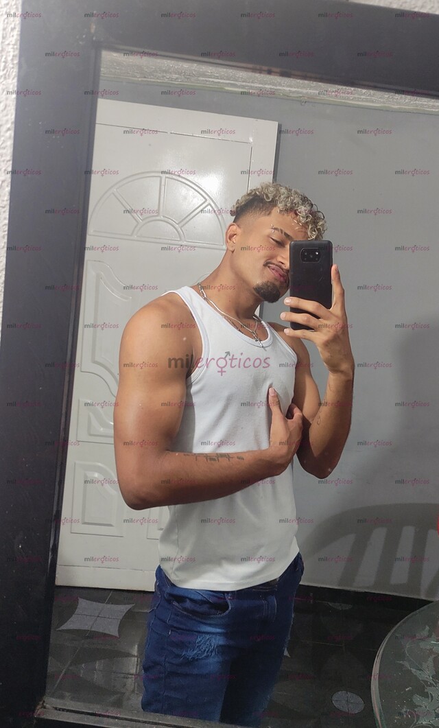 FOTOS DE ALTO MORENO DELGADO SERIO DE BUENA VIBRA Y CABALLERO