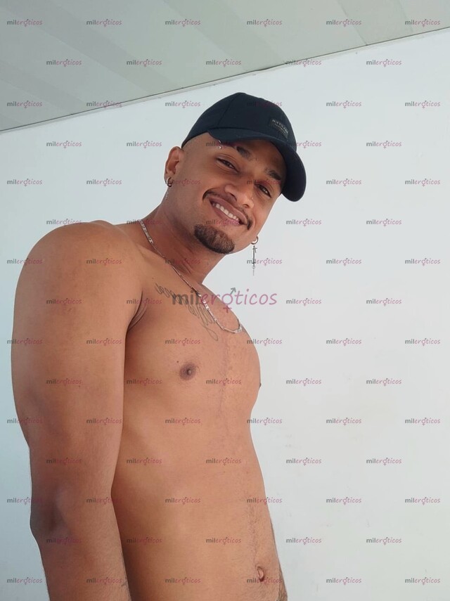FOTOS DE ALTO MORENO DELGADO SERIO DE BUENA VIBRA Y CABALLERO