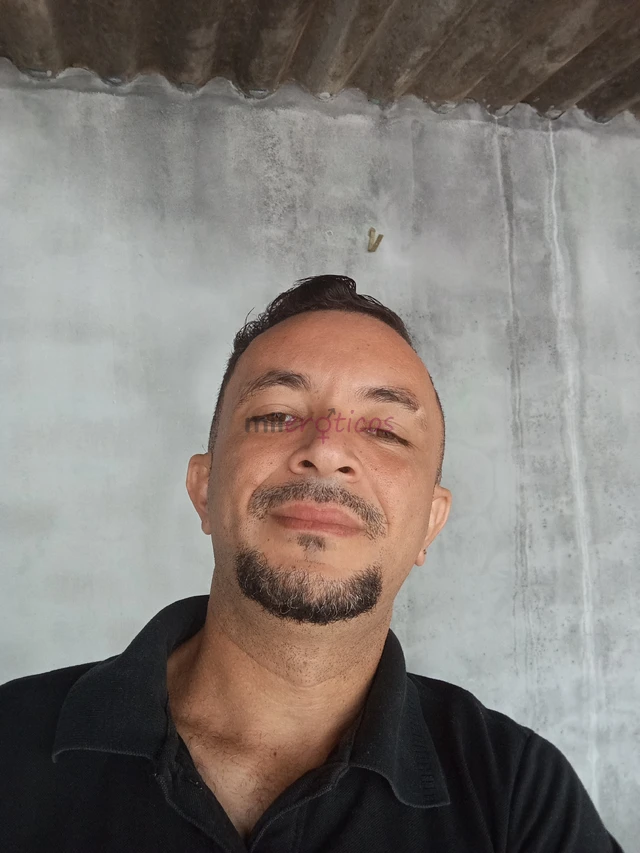 Dawid 42 anos atv disponivel sempre nos fins de semana durante a semana so a noite magrinho higienico discreto demais afinidades so conferindo pra sab...