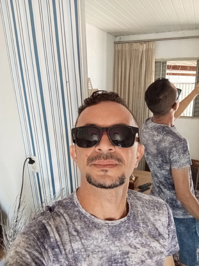 Dawid 42 anos atv disponivel sempre nos fins de semana durante a semana so a noite magrinho higienico discreto demais afinidades so conferindo pra sab...