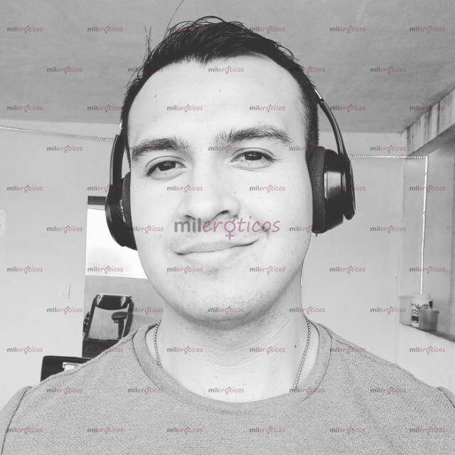 FOTOS DE HOMBRE JOVEN Y COMPLACIENTE, CON CUERPO ATLETICO PARA TU DELEITE, SOLO MUJERES