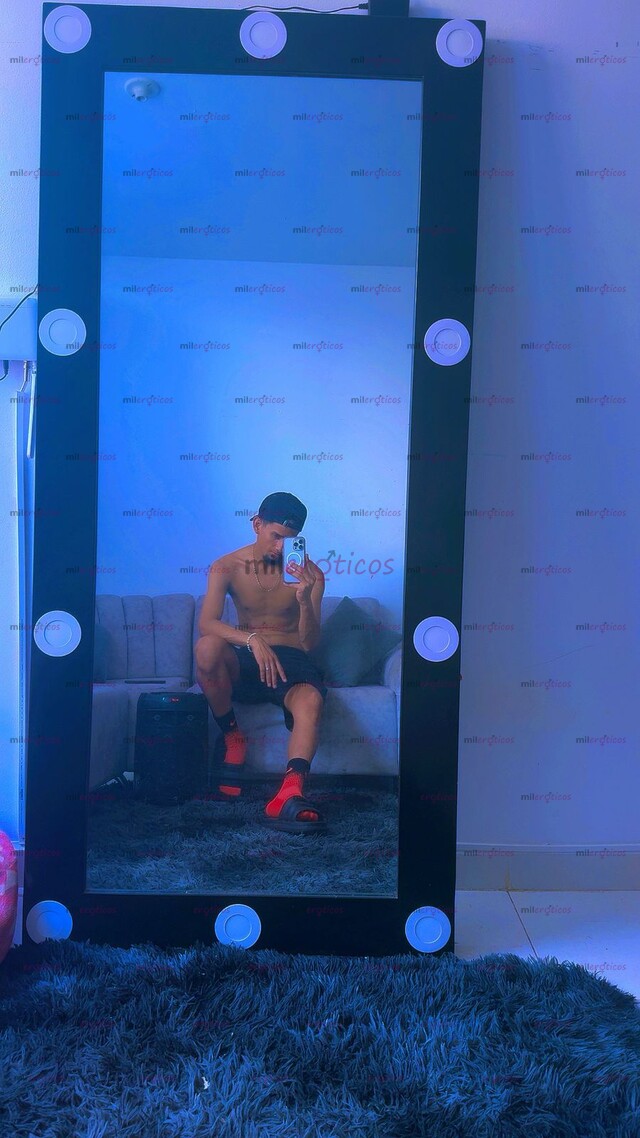 FOTOS DE HOLA CHICOS POR ACÁ UN MORENO VERSÁTIL VERGÓN COMPLACIENTE