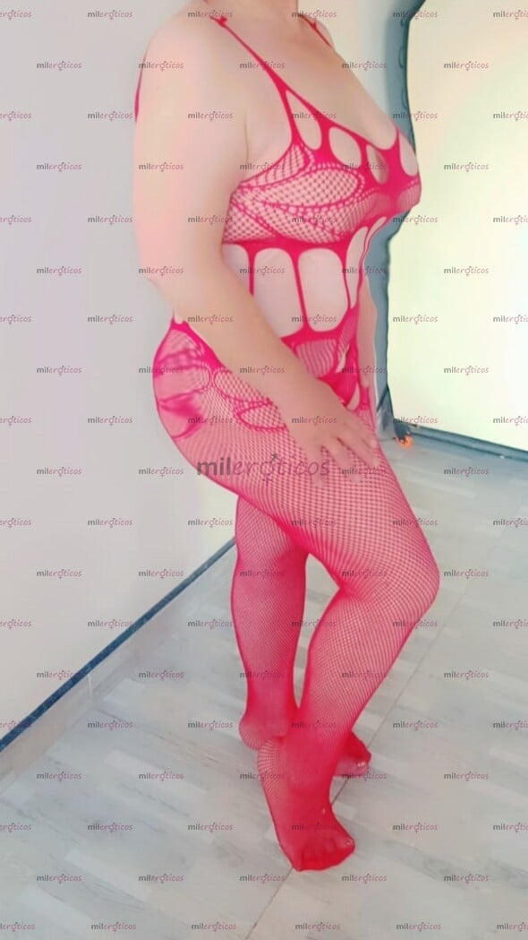 FOTOS DE MUJER MADURA CON MUCHO DESEO DE UN HOMBRE QUE QUIERA JUGAR UN DELICIOSO RATO.