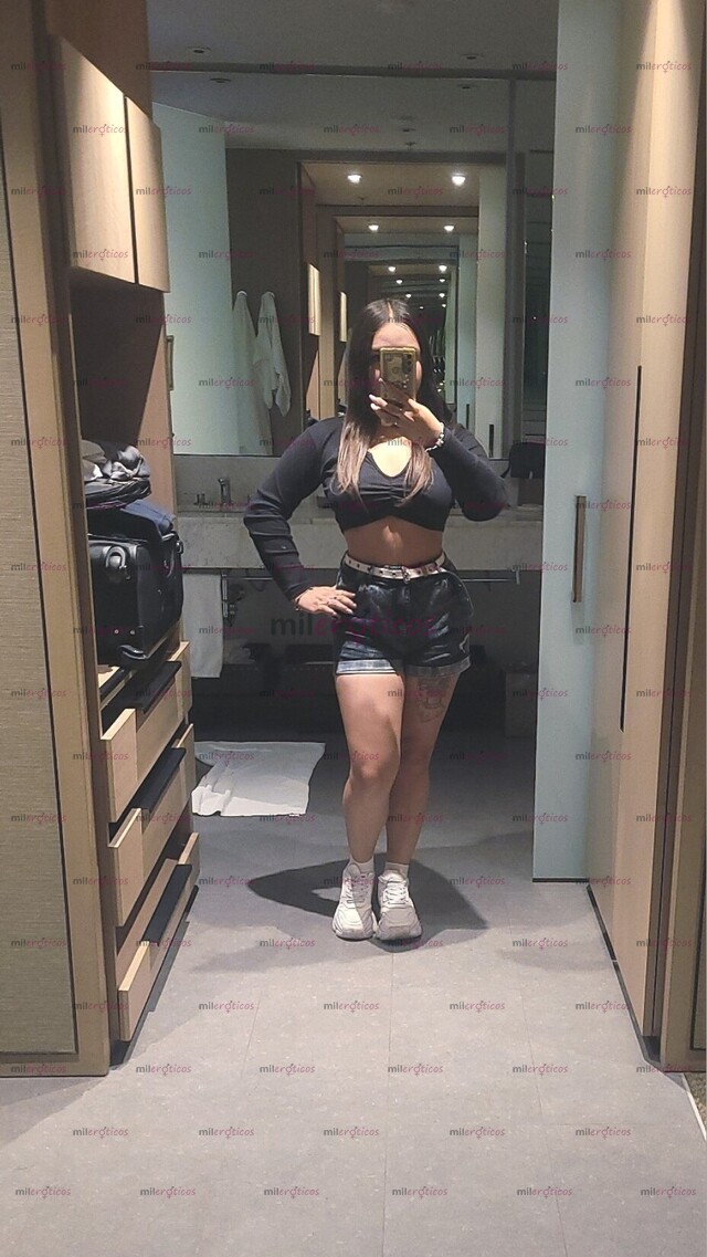 FOTOS DE EXQUISITA RUBIA DE FIGURA COMPLETAMENTE NATURAL