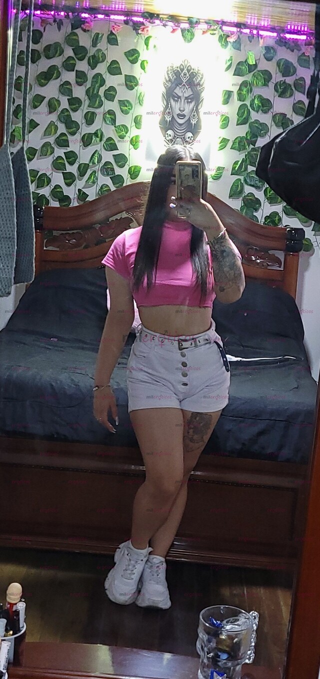 FOTOS DE EXQUISITA RUBIA DE FIGURA COMPLETAMENTE NATURAL