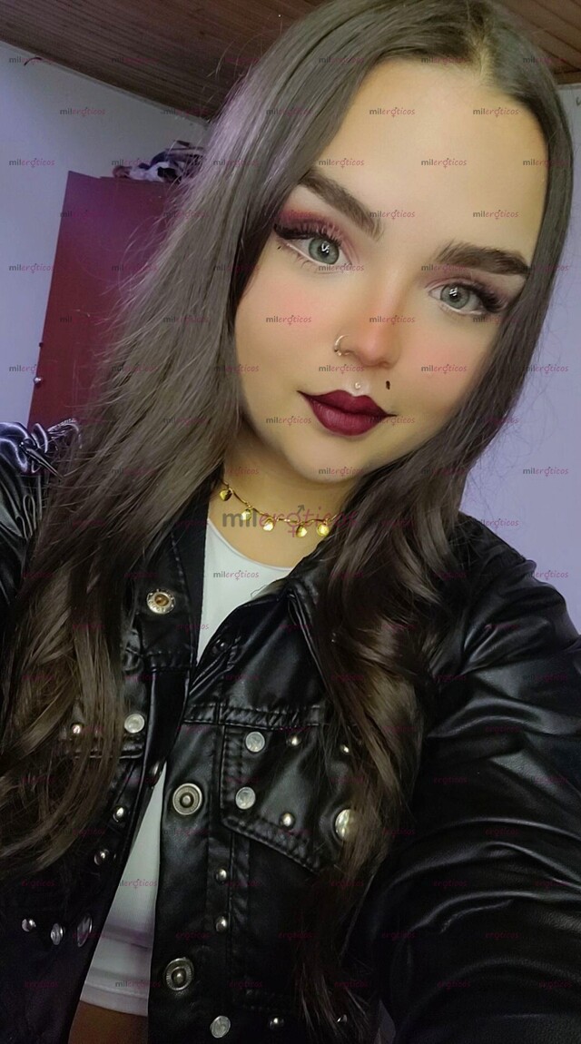 FOTOS DE EXQUISITA RUBIA DE FIGURA COMPLETAMENTE NATURAL