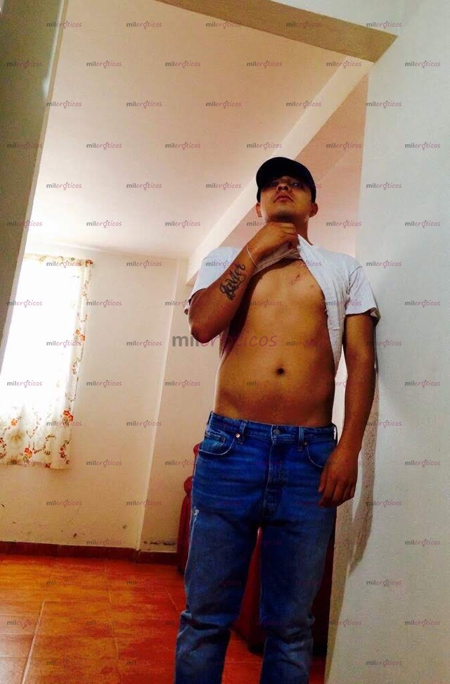 FOTOS DE ESTATURA PROMEDIO CON UN BUEN PENE DISPUESTO A COMPLACER TODO LO QUE PIDAS