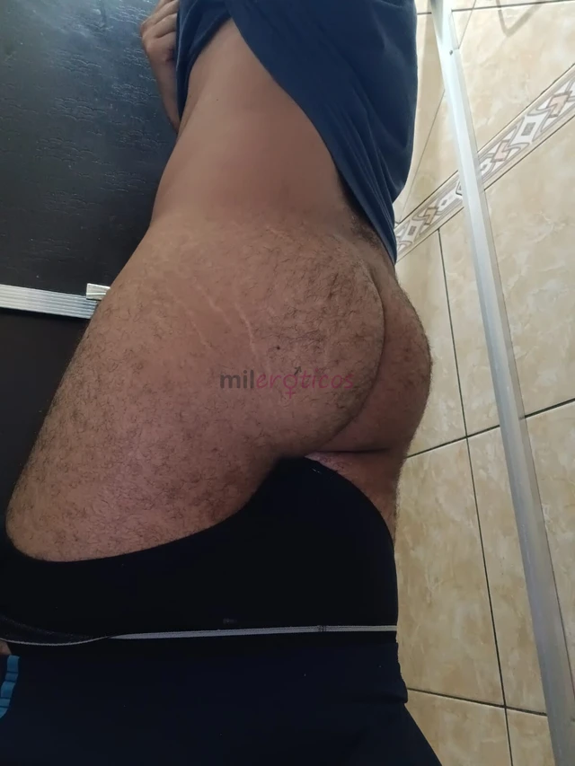 Sou um rapaz tranquilo e discreto afim de atender homens de preferencia homens gordinhos ou mais velhos tenho um corpo comum nao sou dotado tenho bund...