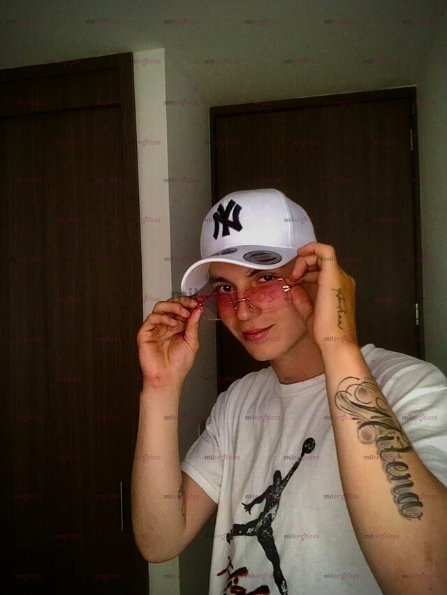 FOTOS DE JOVEN,22,AÑOS,COMPLACIENTE,TRÍOS,HMH,MHM