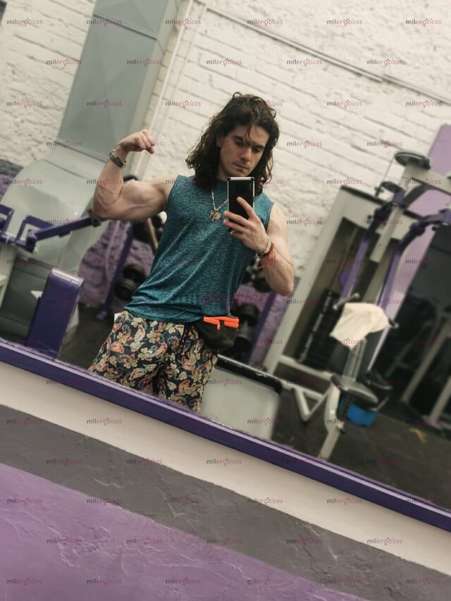 FOTOS DE GIGOLO A DAMAS COMPAÑÍA CONTACTO 9993519275 WHATSAP DISPONIBLE